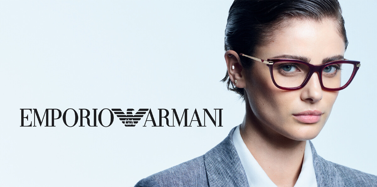 Abgebildet ist ein Armani Brillenmodell, erhältlich bei Eye-Buy Solingen