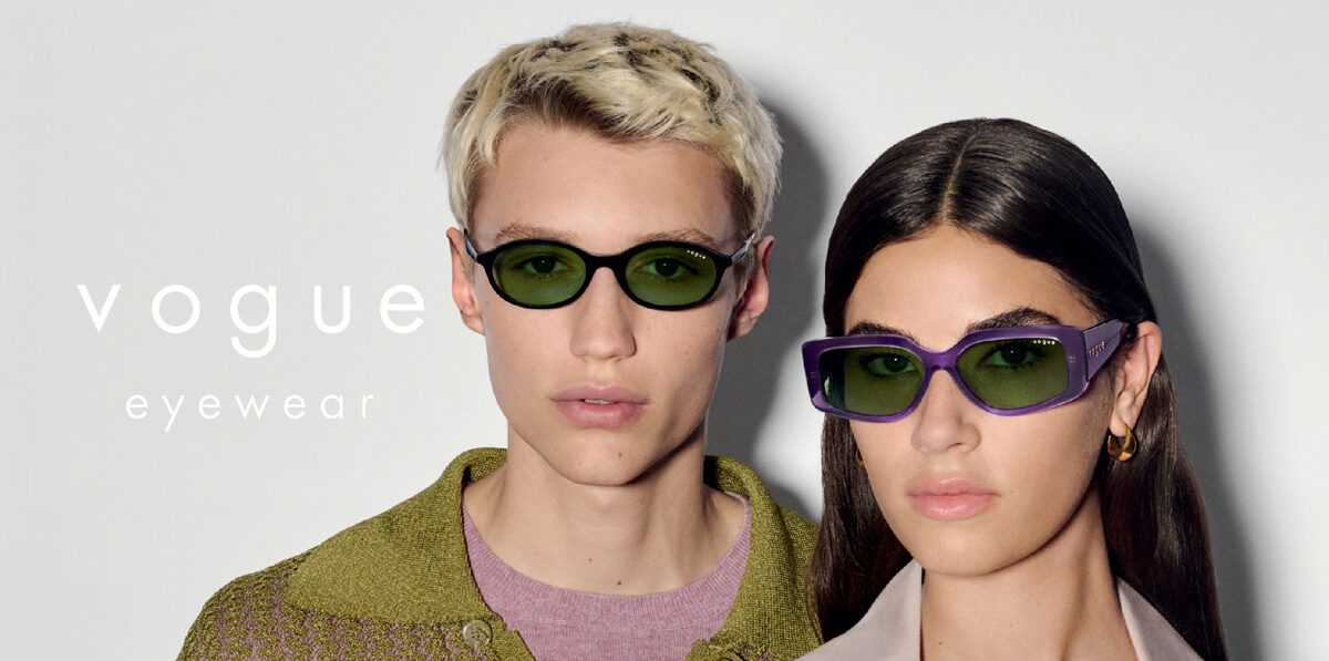 Gezeigt werden Brillengestelle von Vogue bei Eye-Buy in Solingen